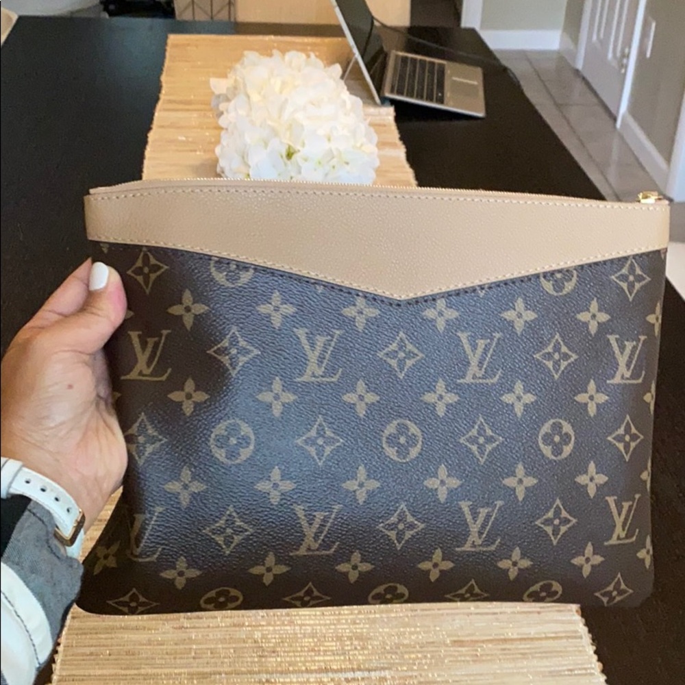 Louis Vuitton Daily Pouch—- sold out everywhere - Picture 9 of 9